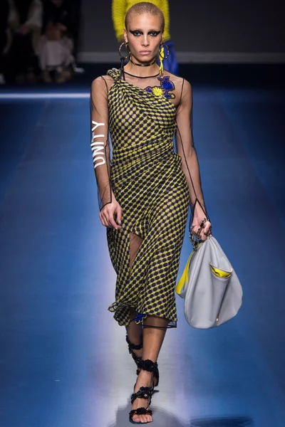 Look 32